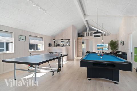 I tillegg til alle aktivitetsmulighetene i husets bassengavdeling, kan du også spille biljard, bordtennis og dart i luksushus nr. 731