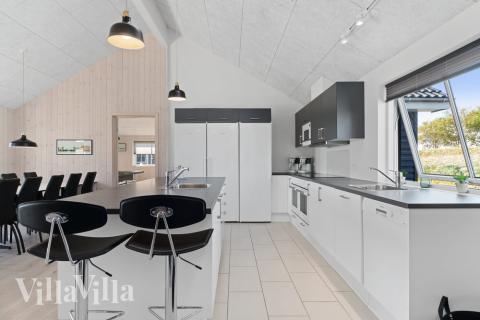 Kjøkkenet i luksushus nr. 731 er fullt utstyrt så dere lett kan lage mat til 20 personer.