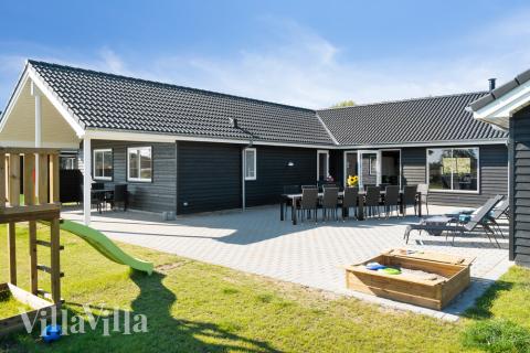 Nyt en grillkveld på terrassen i luksushus nr. 731 i Tyskland