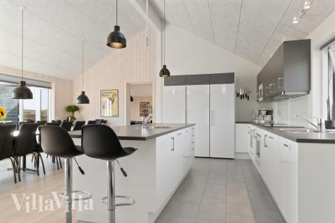 Kjøkkenet i luksushus nr. 729 er fullt utstyrt så dere lett kan lage mat til 24 personer.