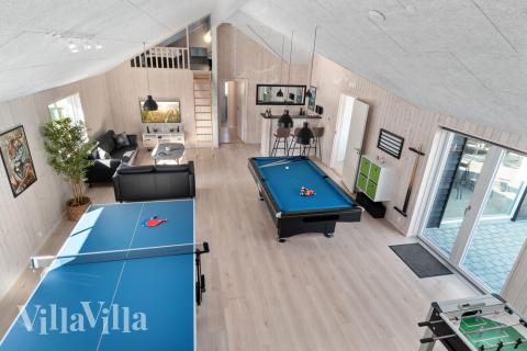 Luksushus nr. 729 til 24 personer tilbyr et stort aktivitetsrom med bl.a. biljard og dart