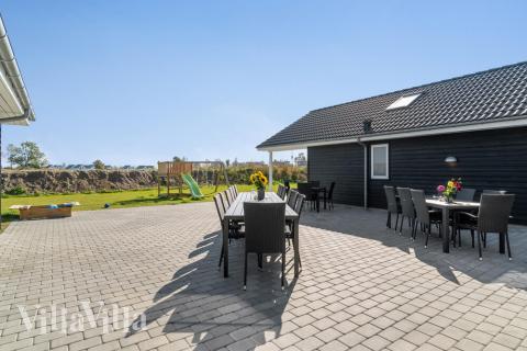 Nyt en grillkveld på terrassen i luksushus nr. 729 i Tyskland