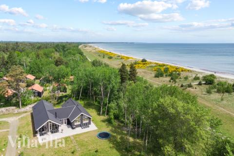 Dette lekre huset med svømmebasseng, nr. 503, med plass til 18 personer, ligger i Lolland/Falster/Møn