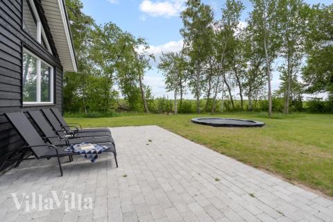 Luksushus nr. 503 har en deilig terrasse med gode hagemøbler til 18 personer.