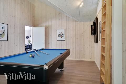 I tillegg til alle aktivitetsmulighetene i husets bassengavdeling, kan du også spille biljard, bordtennis og dart i luksushus nr. 519