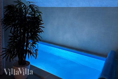 Ta en dukkert i bassenget i luksushus nr. 511 i Lolland/Falster/Møn.