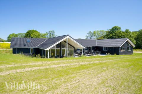 Dette lekre huset med svømmebasseng, nr. 491, med plass til 30 personer, ligger i Sydjylland