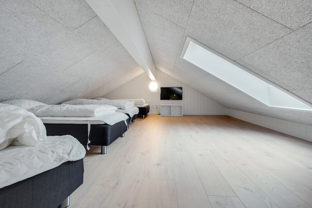 Noen av de 16 soveplassene i luksushus nr. 513 finnes på hems
