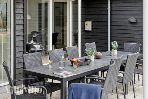 Nyt en grillkveld på terrassen i luksushus nr. 509 i Lolland/Falster/Møn