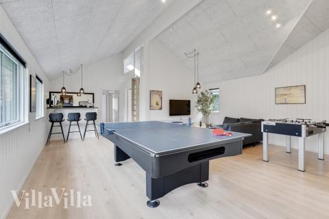 Luksushus nr. 502 til 18 personer tilbyr et stort aktivitetsrom med bl.a. biljard og dart