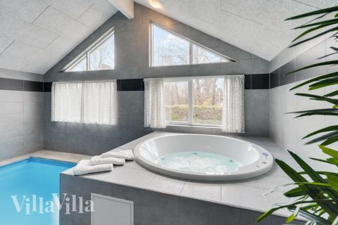 Nyt varmen i boblebadet i luksushus nr. 502 i Lolland/Falster/Møn