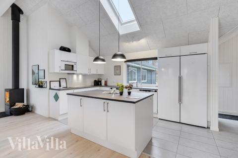 På luksushusets kjøkken finner dere alt dere trenger for å lage mat til 18 personer.