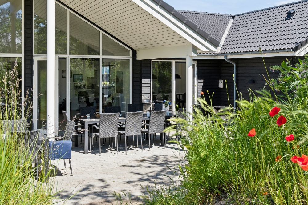 Luksushus nr. 502 har en deilig terrasse med gode hagemøbler til 18 personer.