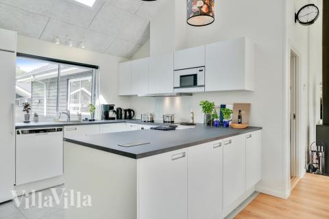 Kjøkkenet i luksushus nr. 515 er fullt utstyrt så dere lett kan lage mat til 14 personer.