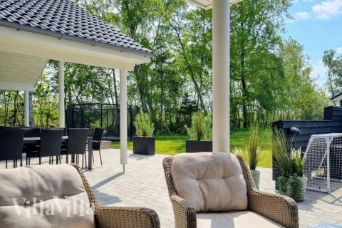 Luksushus nr. 515 har en deilig terrasse med gode hagemøbler til 14 personer.