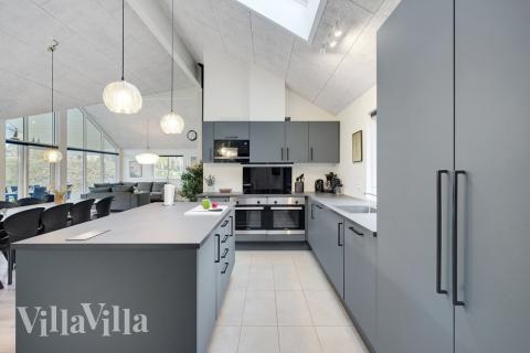 Kjøkkenet i luksushus nr. 517 er fullt utstyrt så dere lett kan lage mat til 18 personer.