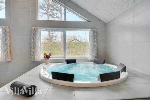 Nyt varmen i boblebadet i luksushus nr. 517 i Lolland/Falster/Møn
