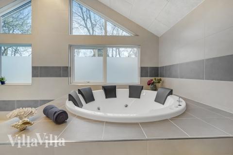 Nyt varmen i boblebadet i luksushus nr. 507 i Lolland/Falster/Møn