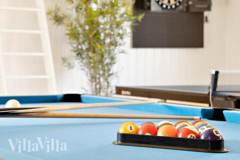 Luksushus nr. 493 til 24 personer tilbyr et stort aktivitetsrom med bl.a. biljard og dart