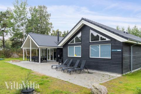 Nyt en grillkveld på terrassen i luksushus nr. 506 i Lolland/Falster/Møn