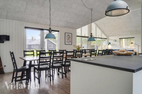 Oppholdsrom med plass til 18 i luksushus nr. 506.