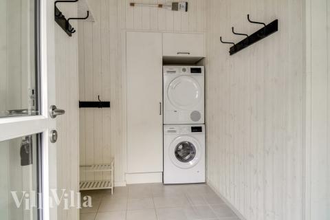 Det romslige inngangspartiet til luksushus nr. 506 i Lolland/Falster/Møn