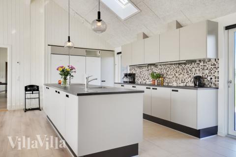 Kjøkkenet i luksushus nr. 497 er fullt utstyrt så dere lett kan lage mat til 26 personer.