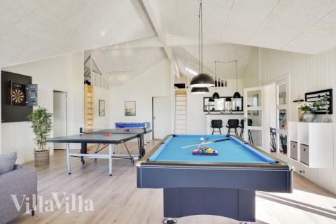 Luksushus nr. 497 til 26 personer tilbyr et stort aktivitetsrom med bl.a. biljard og dart