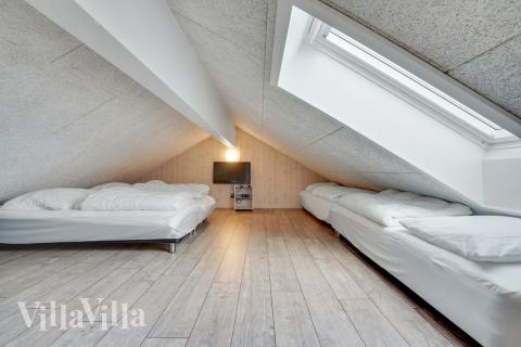 Noen av de 14 soveplassene i luksushus nr. 522 finnes på hems