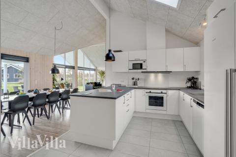 Kjøkkenet i luksushus nr. 522 i Lolland/Falster/Møn er godt innrettet.