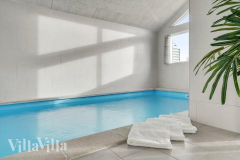 Det flotte bassenget i luksushus nr. 522 til 14 personer