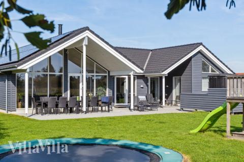 Luksushus nr. 522 har en deilig terrasse med gode hagemøbler til 14 personer.