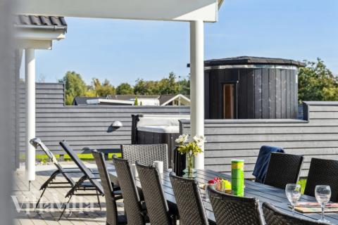 Stor terrasse i luksushus nr. 522 i Lolland/Falster/Møn.