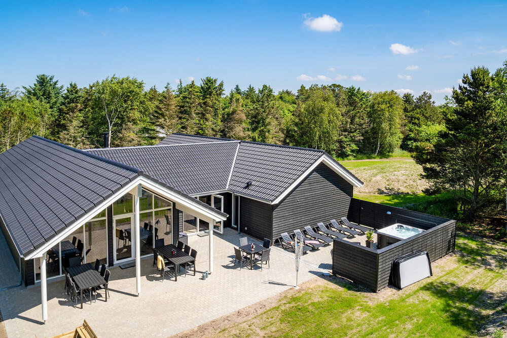 Luksushus nr. 498 har en deilig terrasse med gode hagemøbler til 18 personer.