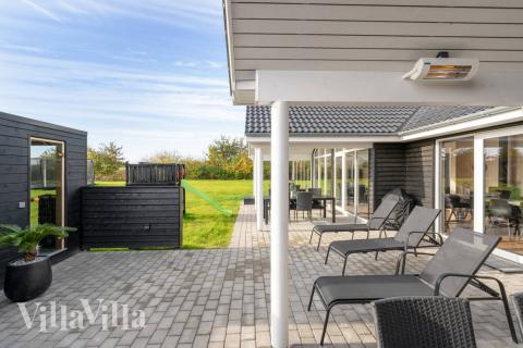 Luksushus nr. 521 har en deilig terrasse med gode hagemøbler til 16 personer.