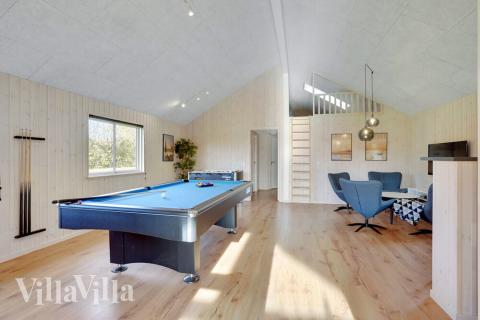 I tillegg til alle aktivitetsmulighetene i husets bassengavdeling, kan du også spille biljard, bordtennis og dart i luksushus nr. 521