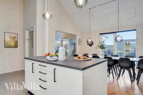 Kjøkkenet i luksushus nr. 521 er fullt utstyrt så dere lett kan lage mat til 16 personer.