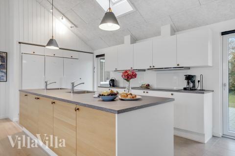 Kjøkkenet i luksushus nr. 496 er fullt utstyrt så dere lett kan lage mat til 26 personer.