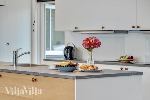 Kjøkkenet i luksushus nr. 496 er godt innrettet.