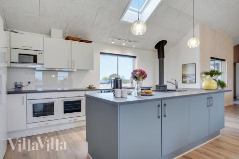 Kjøkkenet i luksushus nr. 508 i Sydjylland er godt innrettet.