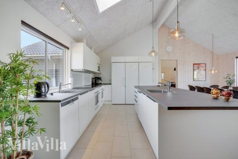 Kjøkkenet i luksushus nr. 499 i Sydjylland er godt innrettet.