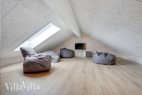 Noen av de 24 soveplassene i luksushus nr. 499 finnes på hems