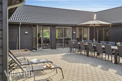 Luksushus nr. 499 har en deilig terrasse med gode hagemøbler til 24 personer.