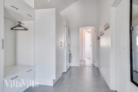 Det finnes bad med dusj i luksushus nr. 531 til 30 personer.