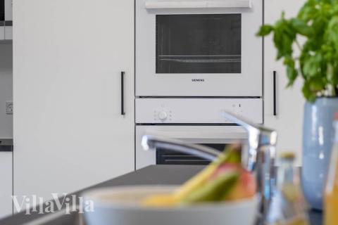 Kjøkkenet i luksushus nr. 531 er fullt utstyrt så dere lett kan lage mat til 30 personer.