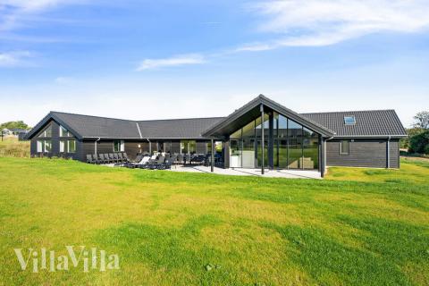 Dette lekre huset med svømmebasseng, nr. 531, med plass til 30 personer, ligger i Sydjylland