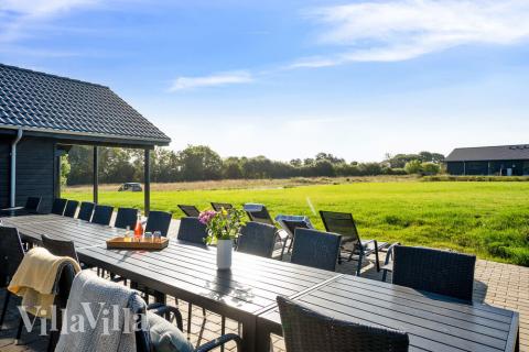 Luksushus nr. 531 har en deilig terrasse med gode hagemøbler til 30 personer.