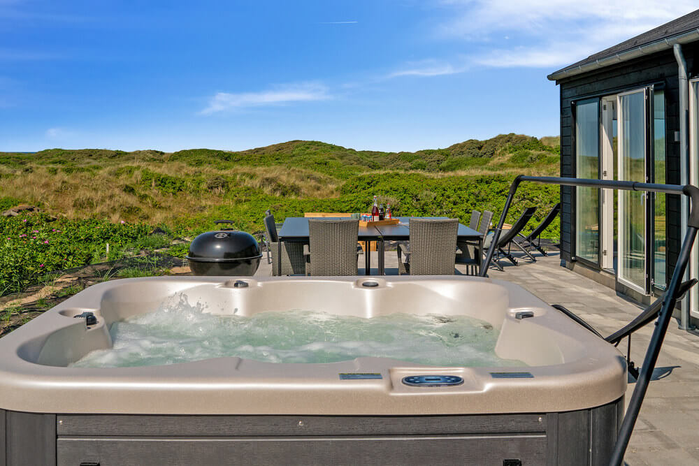 Dette lekre huset med spa, nr. 514, med plass til 10 personer, ligger i Nordjylland