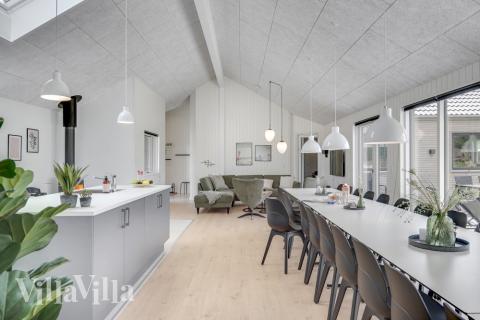 Oppholdsrom med plass til 24 i luksushus nr. 516.