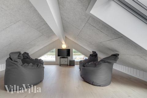 Noen av de 24 soveplassene i luksushus nr. 516 finnes på hems